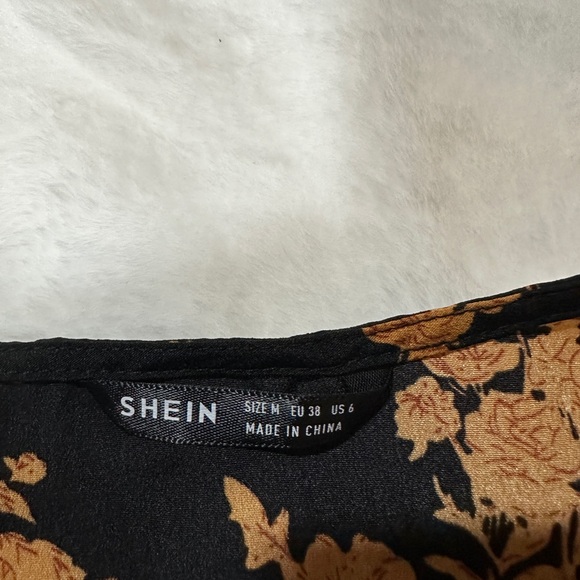 SHEIN wrap dress size medium - Picture 8 of 8